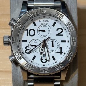 Nixon The 42-20 Chrono Minimize Silver White Chronograph Men's Analog Watch RUNS